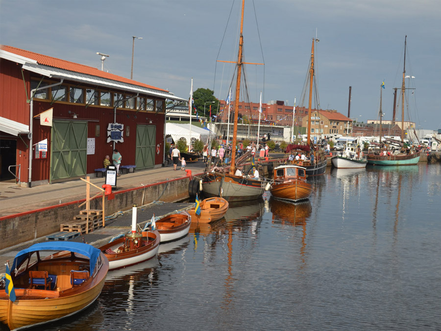 Båt~ och maskinmuseum en sommardag under sjöfartsdagarna